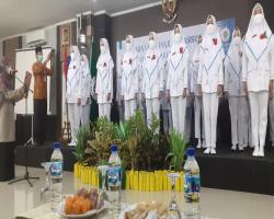 TIGA MAHASISWI KEBIDANAN POLITEKNI