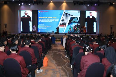 BERI KULIAH UMUM DI UKRI BANDUNG, 