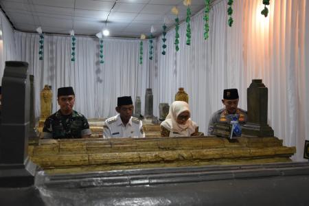 ZIARAH KE MAKAM RAJA BUPATI DAN KA