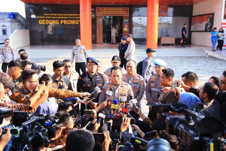 PRESIDEN KUNJUNGI POLISI KORBAN KE