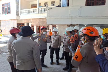 TIM SAR BRIMOB POLDA JATIM SISIR P
